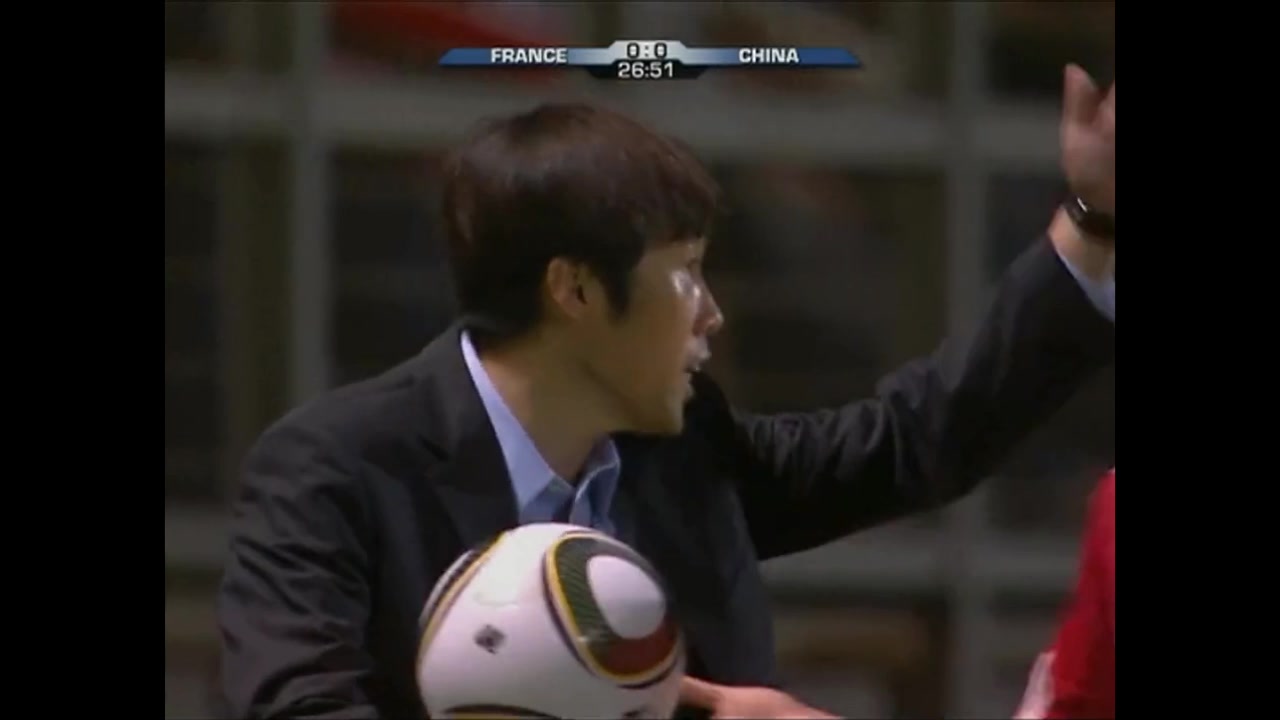 阿内尔卡：不错呦！高洪波穿着皮鞋秀颠球（高洪波和里皮）