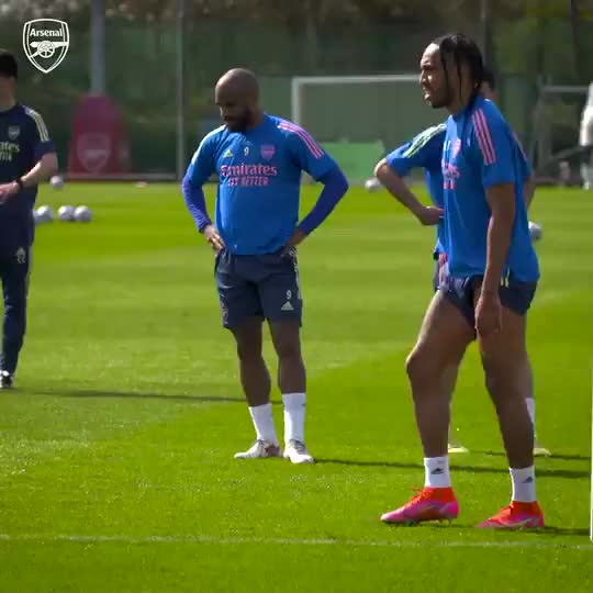 虽然新发型有丶丑，不过奥巴梅扬第二个球真的太秀了