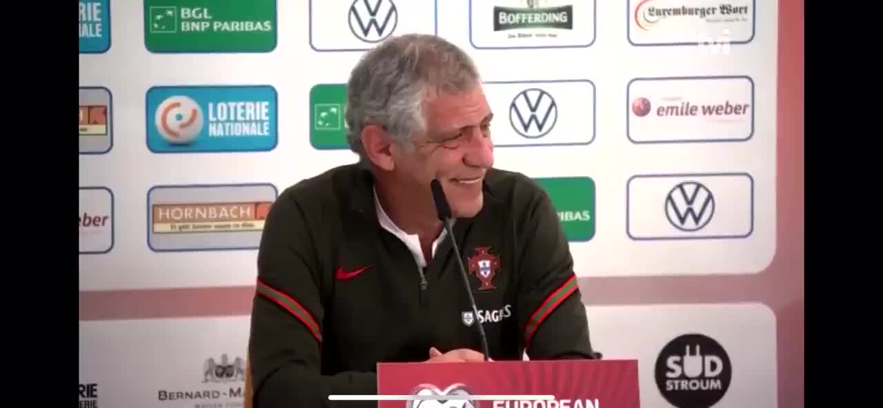 “C罗还适合当国家队队长吗？”主帅对记者的反应（c罗以后会当教练吗）