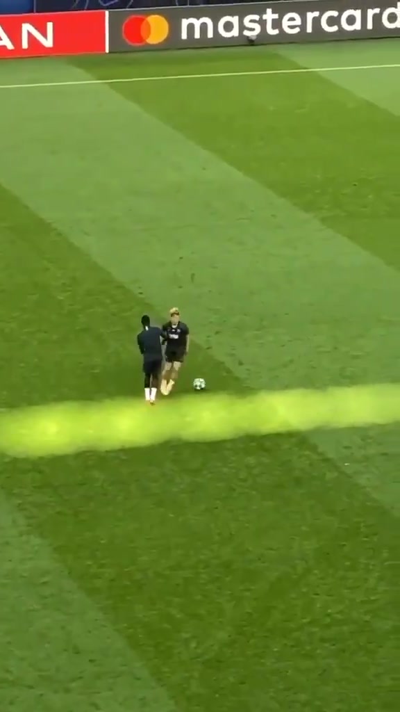 登贝莱：现实里我唯唯诺诺，游戏里我重拳出击（登贝莱游戏水平）