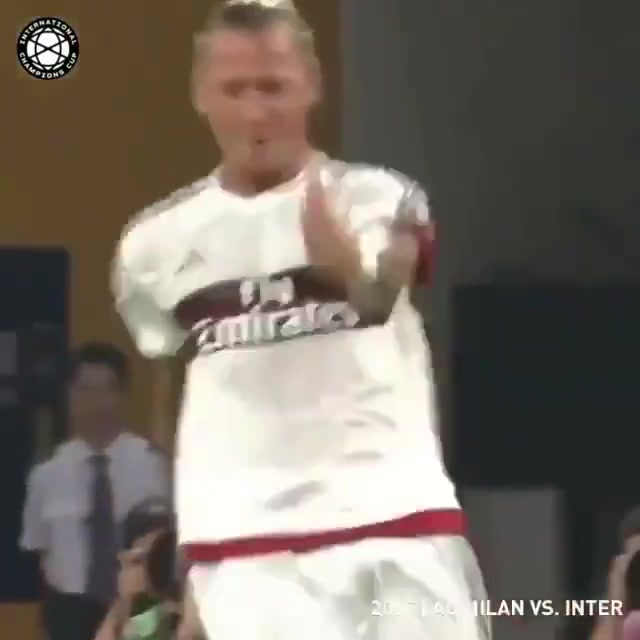 没有难度的球我不进！梅克斯曾在米兰德比进过这样一个神仙球...