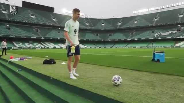 光脚不怕穿鞋的！奥尔莫反向世界波（奥尔莫什么水平）