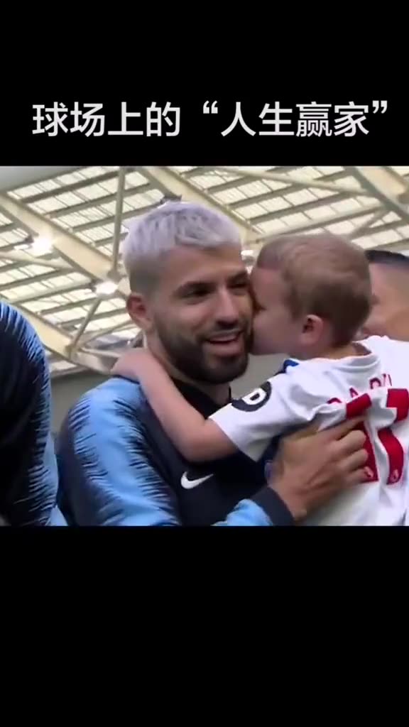 亲的就是你！小球童“偷袭”阿kun萌萌哒