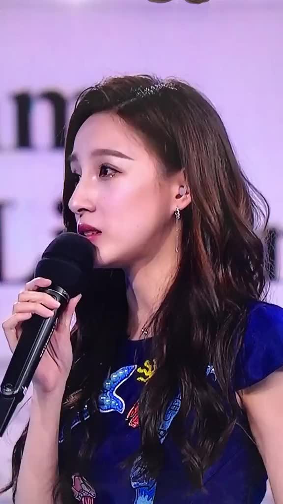 《天下足球》主持人马凡舒颜值如何？（《天下足球》主持人马凡舒颜值如何）