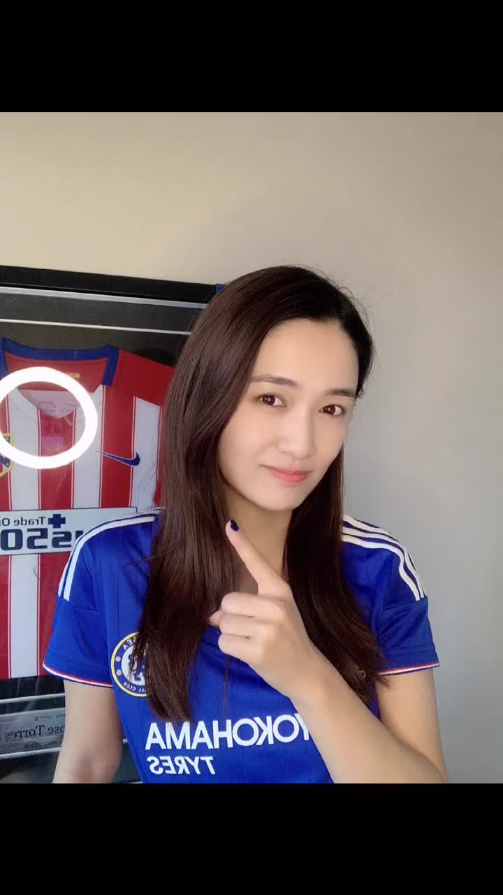 女解说杜黝黝：VAR和追求你的套路男一样（足球解说杜黝黝多高）