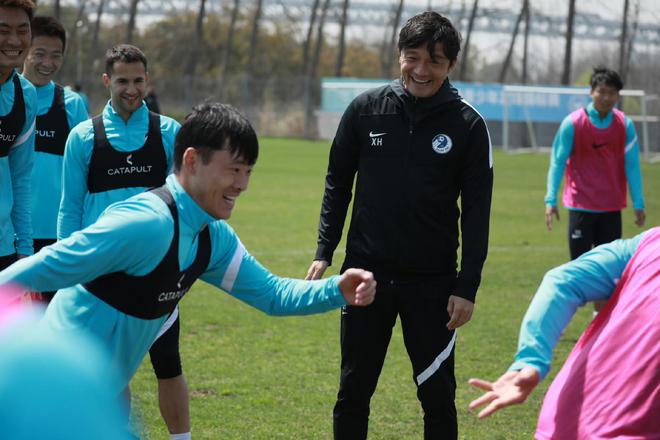 考验谢晖成色,大连人损失4主力+0引援,林良铭无限开火外援辅助