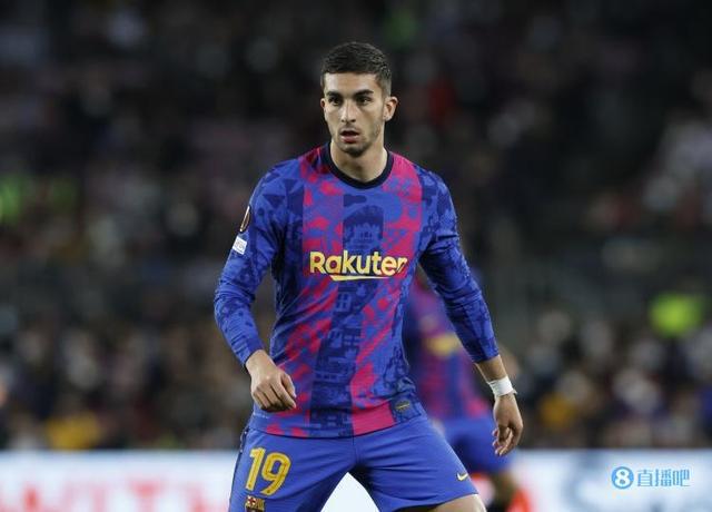 （费兰是在哪里）西媒：费兰近期状态有所提升，他依然在巴萨的未来计划中