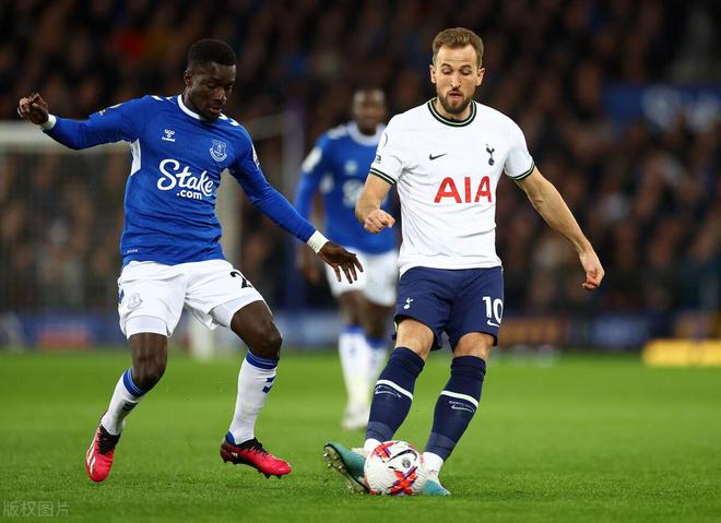 刺激，1-1第90分钟遭绝平，英超第5遭倒数第三爆冷，无缘升至第3