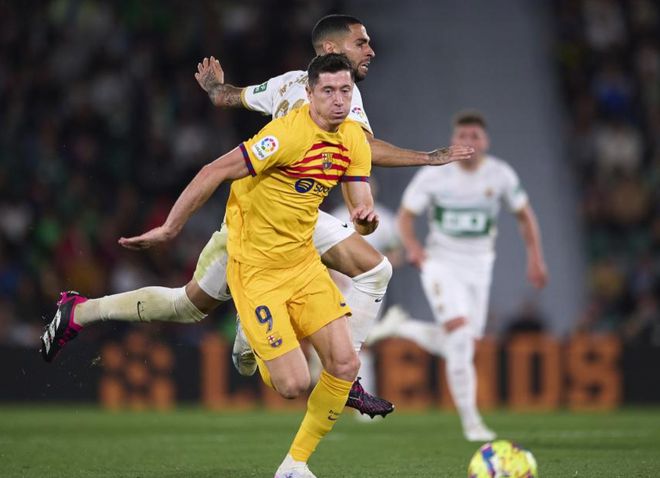 （皇马2:2巴萨梅西c罗分别梅开二度）6-0后，西甲悲喜两重天，梅罗之后第一人浮现，皇马巴萨不同命