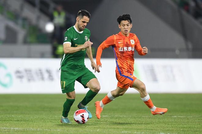 25岁右后卫加盟泰山队！曾入选国足，未来有望获得郝伟重用