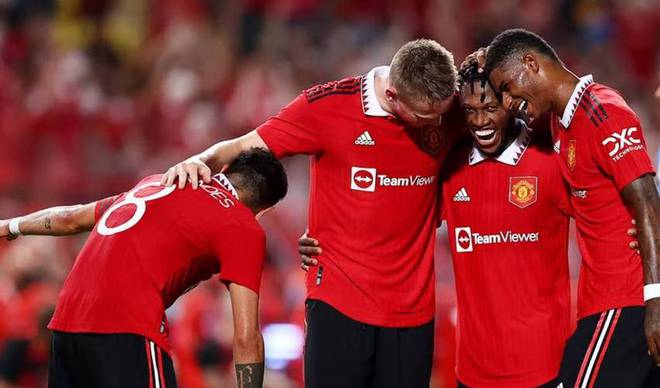 （曼联戏称）曼联为错误买单！6年只签4中场离开6人，没了胖虎不会踢球？