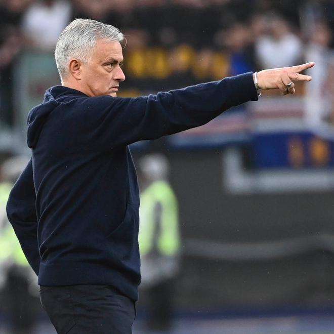 （穆里尼奥意甲冠军）0-1，爆大冷！意甲豪门倒下，4场0胜+3轮丢9分，穆里尼奥收下大礼