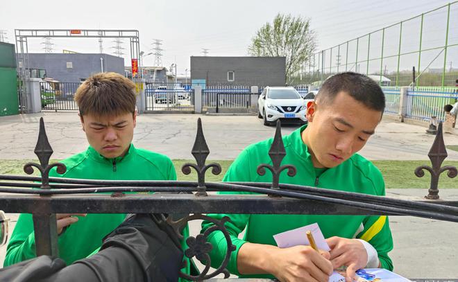 39场4球，国安放弃失败引援攻击手，7大中场踢传控张玉宁安心吃饼