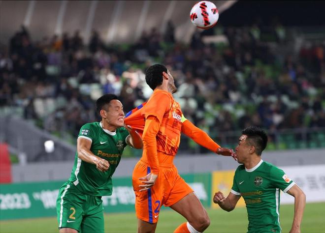 (2021泰山中超赛程表)泰山1场丢6球首败,第93分钟绝平2-2,中超黑马3分钟2球逆转+首冠