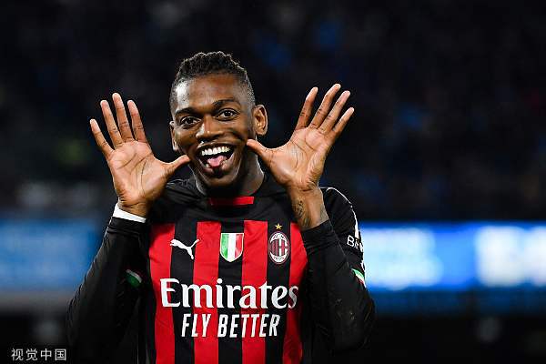 (欧冠 米兰)4-0大胜那不勒斯!米兰球迷们,你们期待欧冠四强了吗