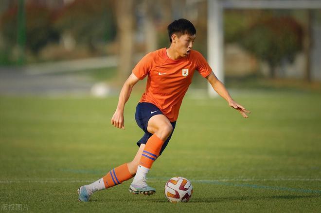 (浙江足球队被中超)刺激,6-4逆转,浙江队爆发,4分钟连入2球,爆冷掀翻中超亚军