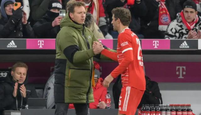 （播放巴纳贝尔的图片）巴贝尔：纳帅愚蠢、幼稚、不好学，把自己置于球队之上