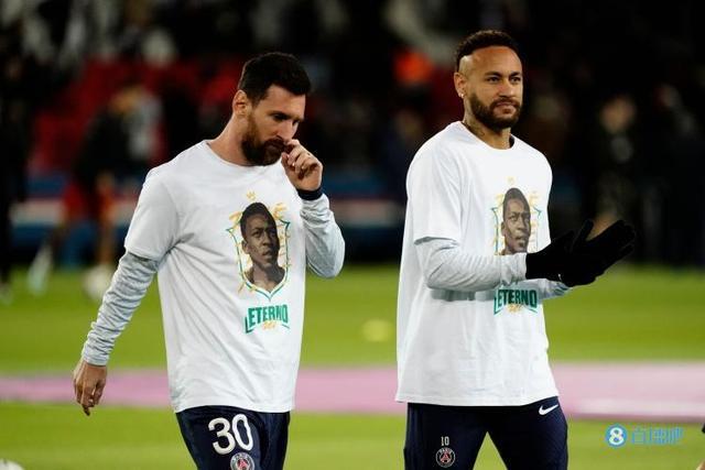 （巴黎 梅西 内马尔）记者：巴黎希望今夏出售内马尔，梅西想要重返巴萨