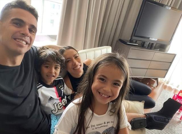 “中超头牌”大爱中国：奥斯卡接家人再次定居上海，安心踢球！