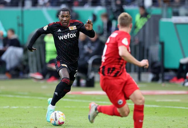 （格策转会拜仁宣布时间）格策2妙传，2-0爆冷，德甲第6掀翻强敌，拜仁的绊脚石杀入半决赛