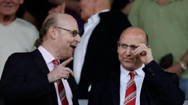 TA：格雷泽表示在曼联的事务一切照常；巴媒：曼联已和罗克的代表进行会谈