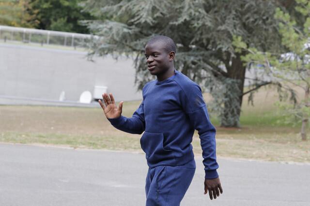 （坎特 利物浦）记者：对阵利物浦比赛后，坎特驾驶MINI离开斯坦福桥球场