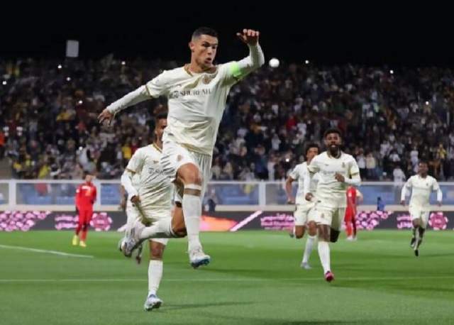 （沙特足球队身价）5-0！9场11球C罗进射手榜前五！沙特豪门年薪4亿欧报价梅西