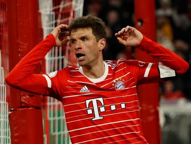 （拜仁 连冠）1-2爆冷出局！连续3个赛季丢冠，拜仁新帅首败，30岁的他成败笔