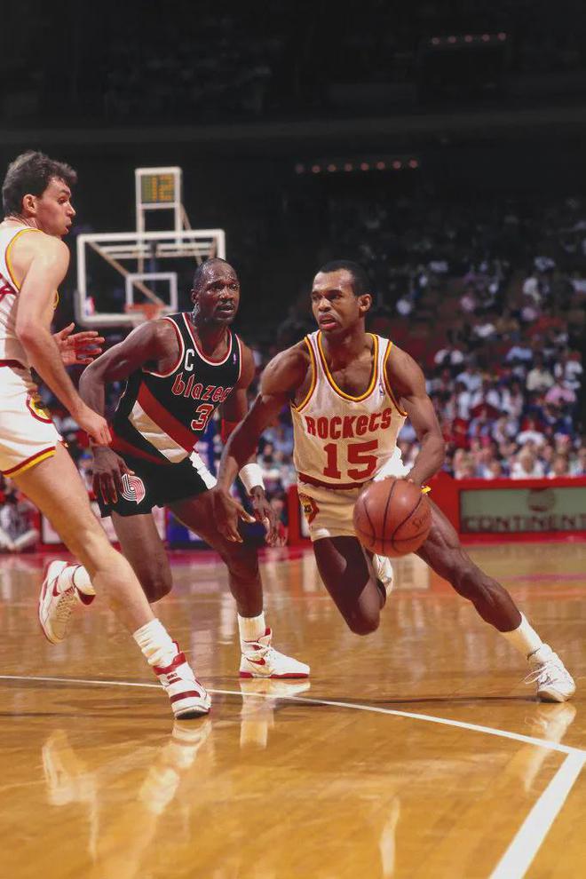 维金斯老爹曾是球队关键