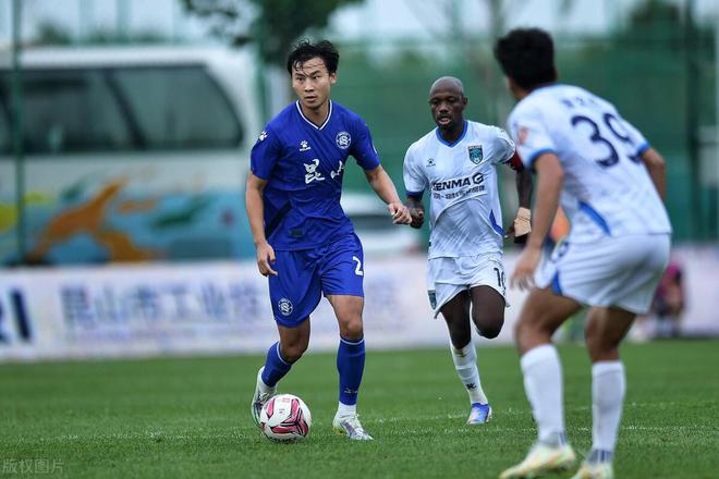 （泰山队人员名单）泰山队30岁旧将转投河南队！身高1米87，曾入选国青队