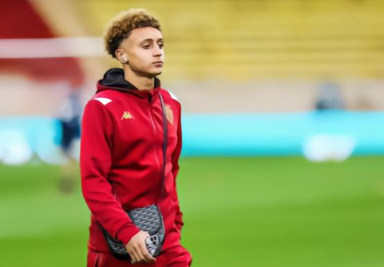 18岁前场全能神童横空出世，良心价1800万欧，英超两大豪门抢疯了