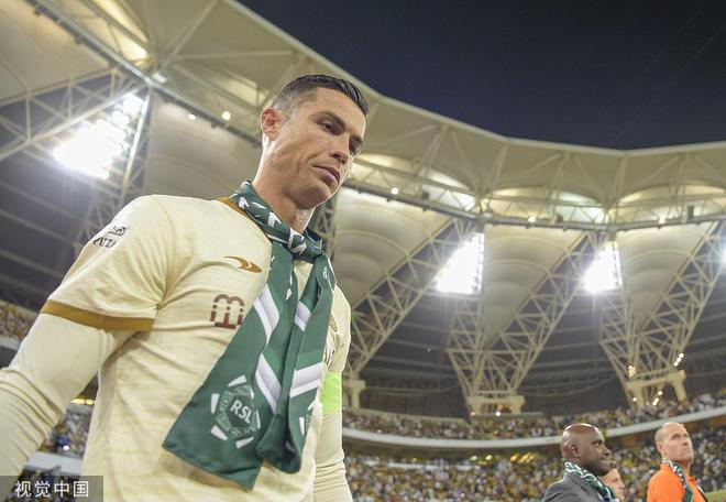 （c罗拒绝沙特）体坛联播｜C罗连续三场梅开二度，沙特球队4亿欧元报价梅西