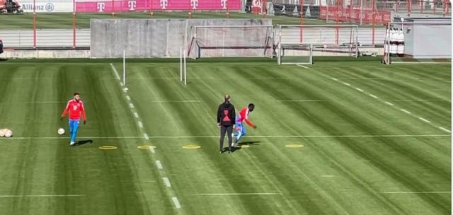 （马内加盟拜仁）记者：拜仁今日未进行合练，马内、马兹拉维单独训练