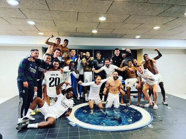 （皇马巴塞罗那比赛）攻陷诺坎普！塞巴略斯赛后晒皇马全队大合照