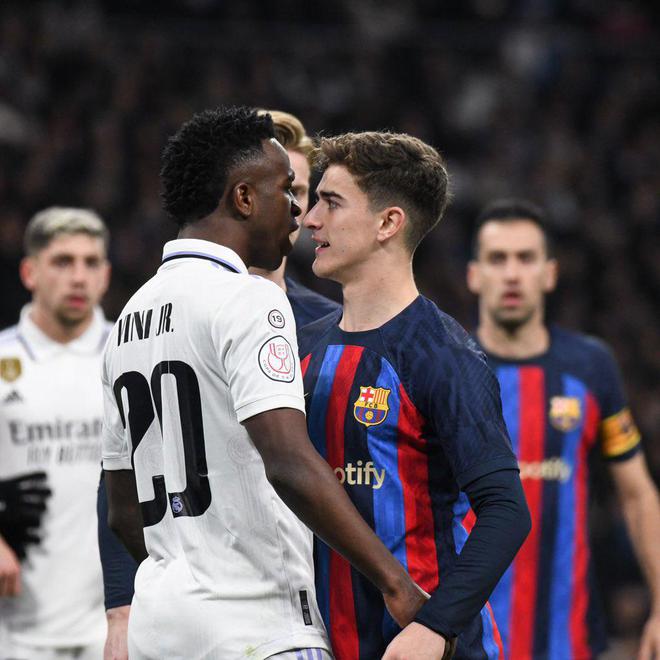 （巴萨4比5莱万特）9万人见证，0-4之耻！巴萨集体低分：莱万4分，仅1人及格