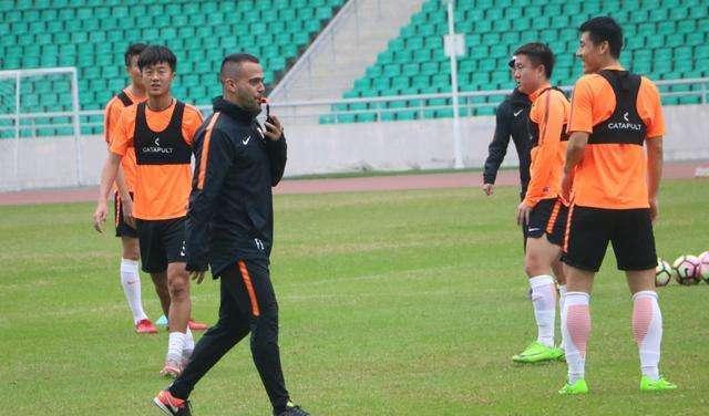 泰山58岁新援出炉，2年老臣到队，放弃当主帅，献礼郝伟+中超冲冠