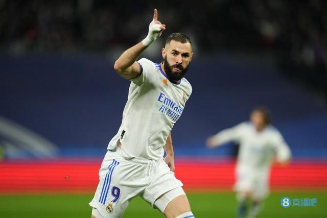 （本泽马开场21秒攻破巴萨球门）各项赛事出战43场国家德比后，本泽马首次面对巴萨戴帽