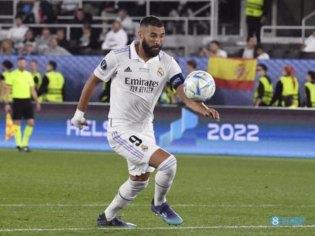 本泽马是萨莫拉诺后，首位国家德比单场进球2+和助攻1+的皇马球员