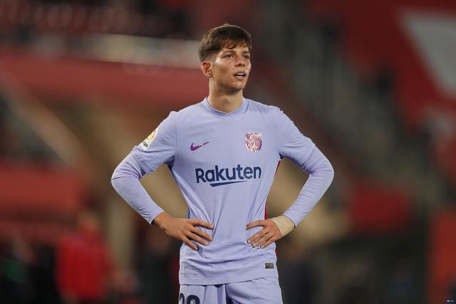 （罗马 巴萨）罗马诺：过去12场打进6球，巴萨19岁边锋引多家俱乐部关注