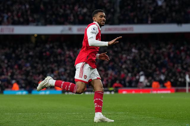 （罗马 阿森纳）罗马诺：阿森纳正与尼尔森商谈续约，球员合同今夏到期