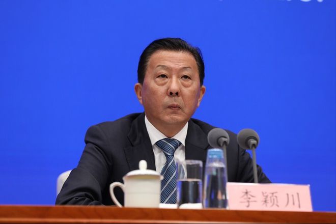 （李颖足球）深夜22点，足协工作组雷霆出击，李颖川出重拳，足协混子到头了