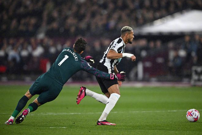 （英超 曼联 纽卡）5-1，1-0！纽卡曼联获胜，英超争四格局已定，利物浦得为欧联而战