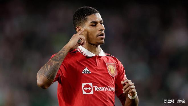 （曼联2:2布伦特福德）曼联1-0布伦特福德成功复仇 赛季初0-4惨败之后红魔变化天翻地覆