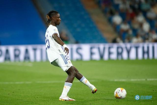 （卡马文加有多强）卡马文加：边后卫不是我的位置，但我需要为俱乐部付出一切