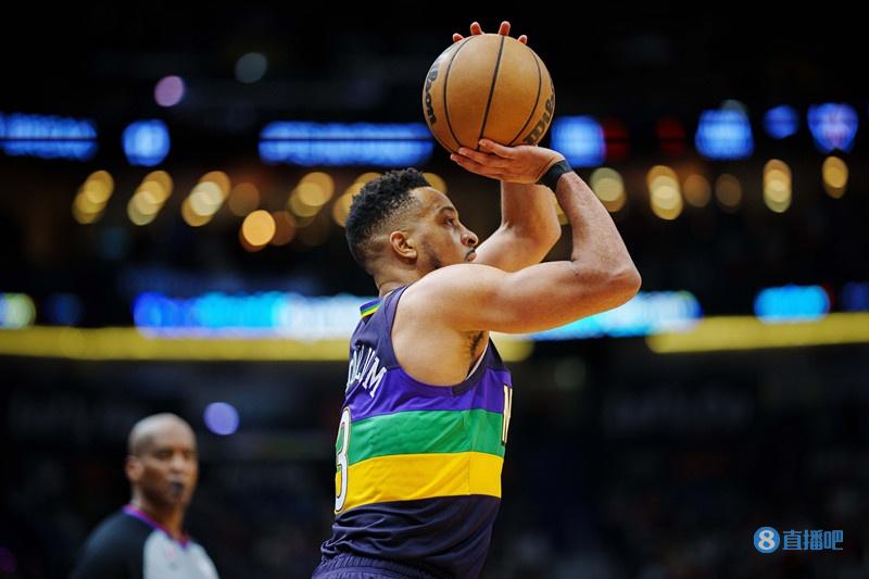 NBA历史上仅两次同队3人至少30分+5三分 均发生在今天