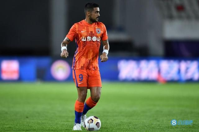 继续外租，巴西记者：泰山外援莱昂纳多加盟亚泰，合同一个赛季