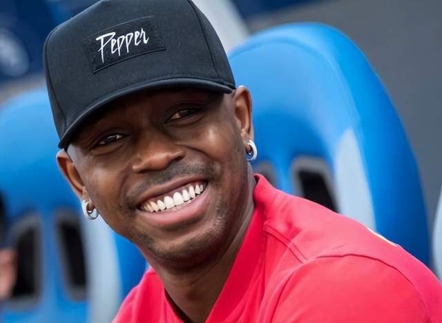 国足新希望！媒体爆料：费南多身材保持出色，或发挥重要作用！