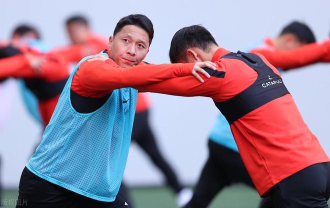 中超升班马牛开启疯狂引援模式！30岁后卫有望加盟，曾效力冠军队