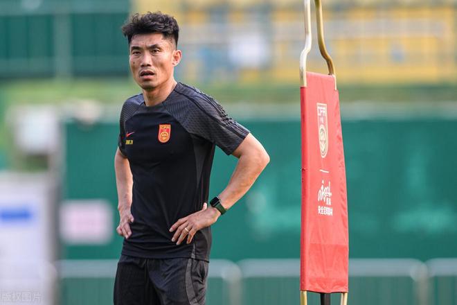 主帅离开，核心离队后，恒大再迎坏消息，球迷：以另外的方式解散