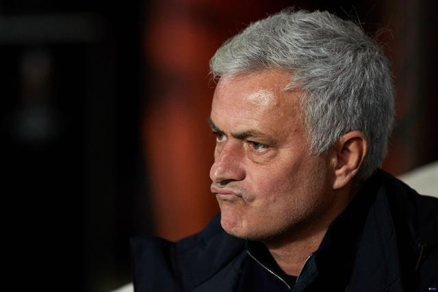 （切尔西做掉穆里尼奥）西媒：切尔西本周选帅时还接触了穆里尼奥和努诺